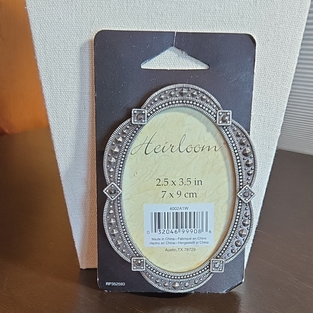 NWT HEIRLOOM FAUX MARCASITE OVAL FRAME